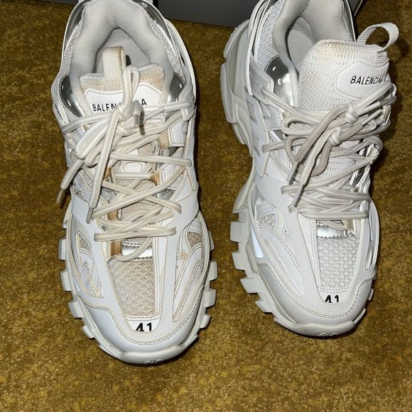 balenciaga runners laces